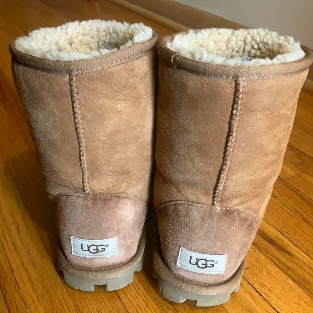 Classic Short Ugg boots, a must have for fall, winter, spring and summer!